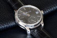 Moser Perpetual 1 Platinum.jpg