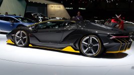 lambo cent side.jpg